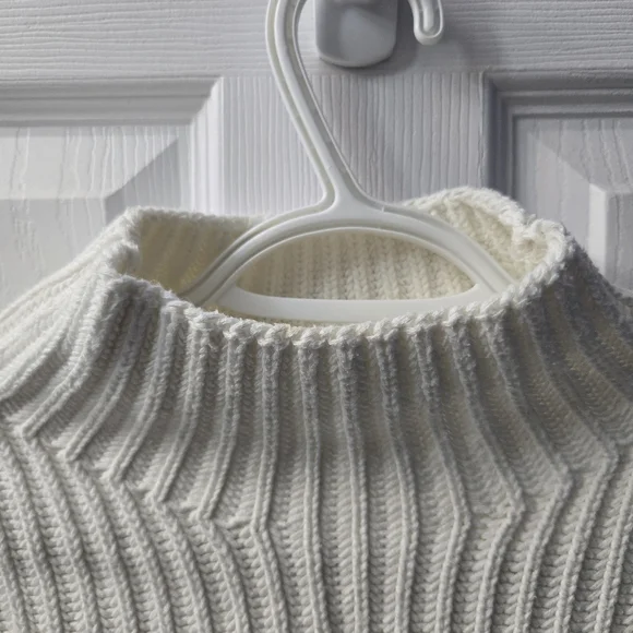 Gap Sweater - Picture 4 of 4